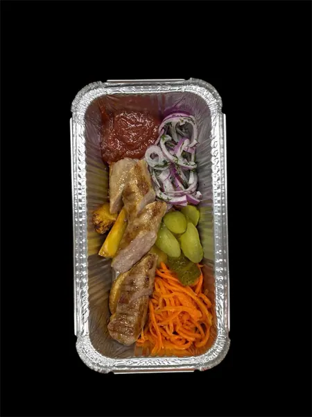 Картофель по деревенски, колбаски гриль под соусом